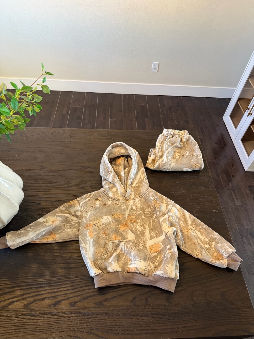 Kids Neutral Camo Hooded Sweatshirt & Jogger Set - Picture 5 of 7